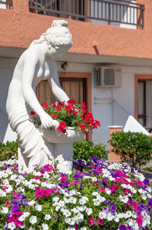Victoria Hill Hotel Дассия Экстерьер фото